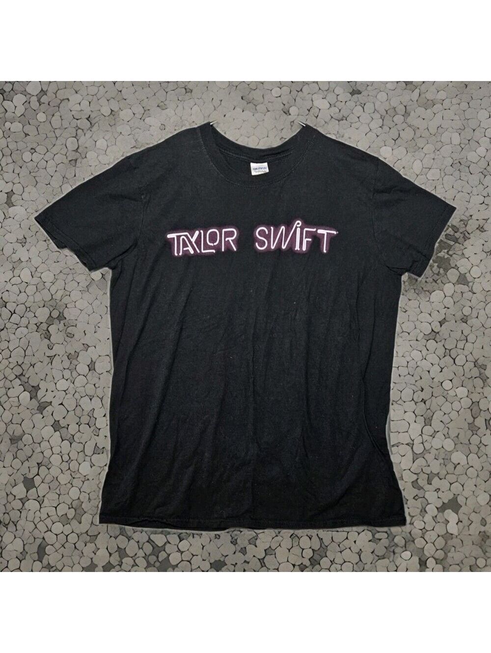 Taylor Swift 1989 World Tour T-Shirt Juniors Medium Black With Neon Logo Gildan